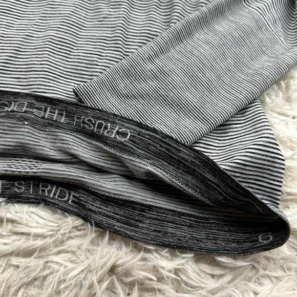 Lululemon Swiftly Relaxed-Fit Long Sleeve Shirt Stripe Black / White - Picture 3 of 4